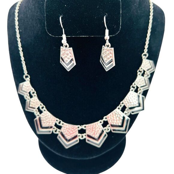 Hammered Silver-Tone Geometric Black Striped Necklace & Earring Set - Picture 5 of 14